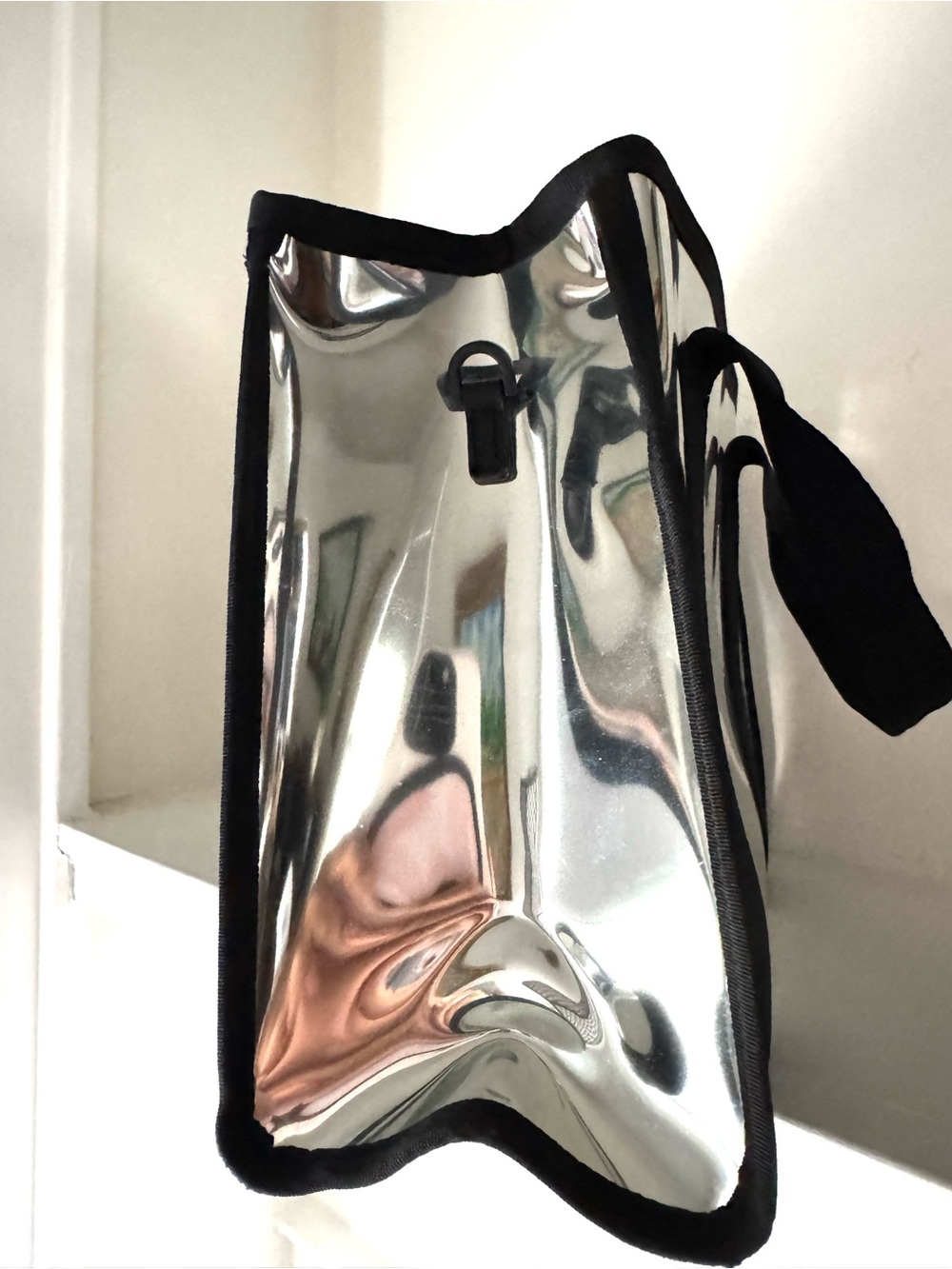 Case-Mate Mini Silver Chrome Tote with Black Straps - Picture 4 of 5